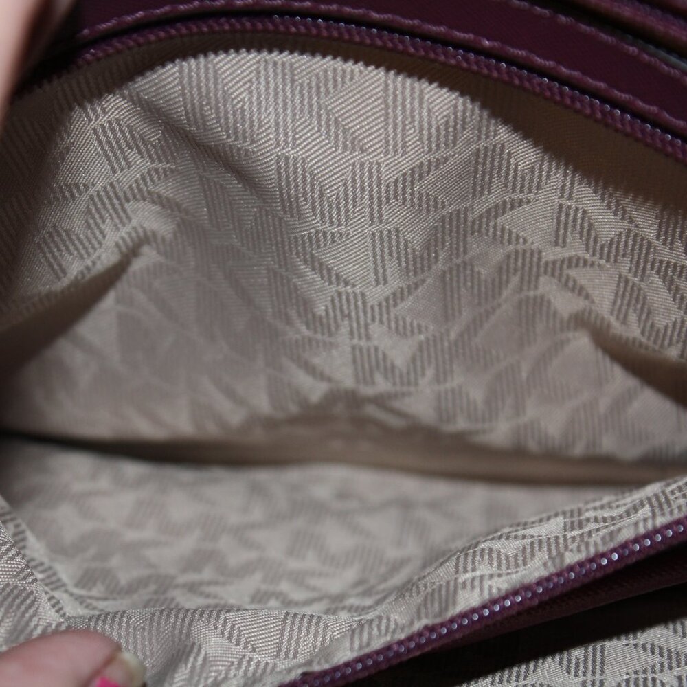 MICHAEL KORS JET SETTER (BURGUNDY) - Picture 7 of 8